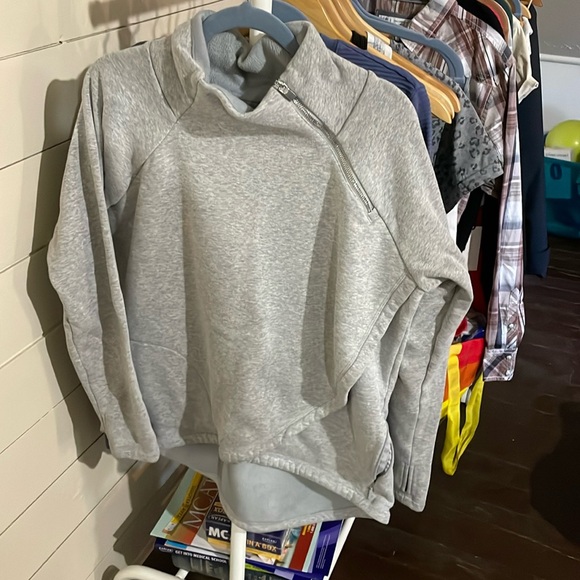 Cozy Karma crossover sweatshirt - Picture 1 of 7